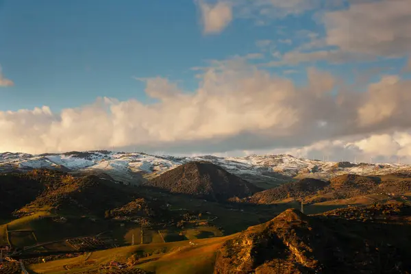 Vue sur la montagne Boscorotondo au coucher du soleil, Sicile — Photo