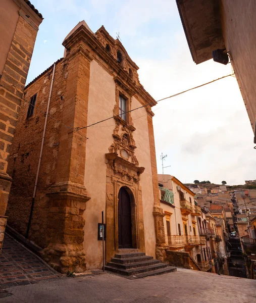 Blick auf die barocke Kirche von mercede in leonforte — Stockfoto