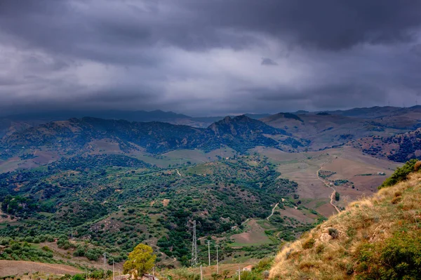 View of typical Sicilian countryside from Leonforte — Stock Photo, Image