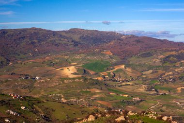Tipik Sicilya kırsal manzarası