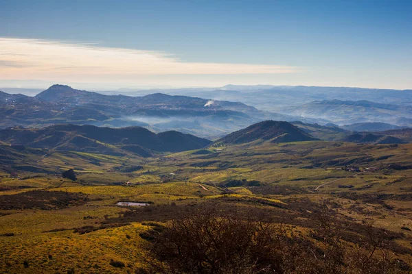 Uitzicht op het typisch Siciliaanse platteland — Stockfoto