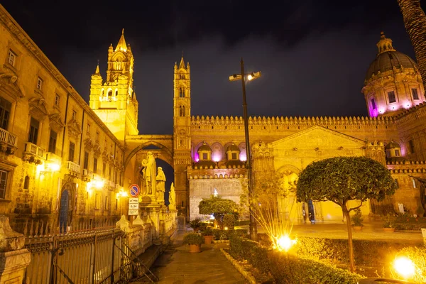 Catedral de Palermo dedicada a la Asunción de la V — Foto de Stock