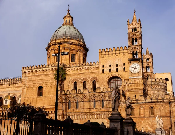 Catedral igreja de Palermo dedicada à Assunção do V — Fotografia de Stock