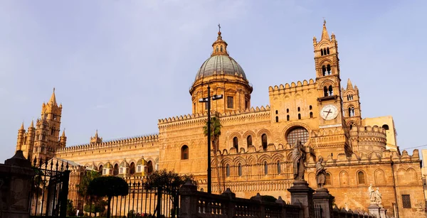 Catedral igreja de Palermo dedicada à Assunção do V — Fotografia de Stock