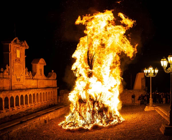 Leonforte Sicily April Big Fire Next Granfonte Fountain Traditional Good — Stok fotoğraf