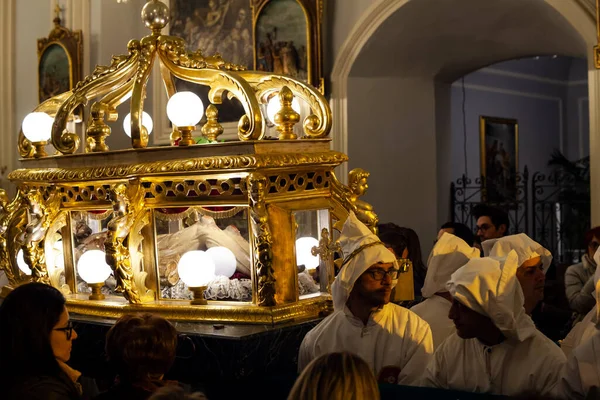 Leonforte Sicily Abril Irmãos Cristãos Durante Tradicional Procissão Sexta Feira — Fotografia de Stock