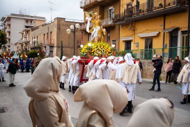 Leonforte, Sicilya - 19 Nisan: Geleneksel Kutsal Hafta Yürüyüşü 19 Nisan 2019