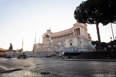 Roma, İtalya - 8 Ocak 2020 'de uygunsuz bir şekilde Altare della Patria olarak adlandırılan Victor Emmanuel Ii Ulusal Anıtı veya Köstebek del Vittoriano' nun görüntüsü