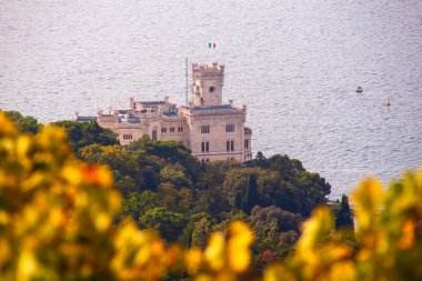 Trieste 'deki Miramare şatosunun en üst manzarası