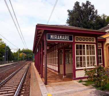 Tarihi Miramare tren istasyonunun manzarası, Trieste