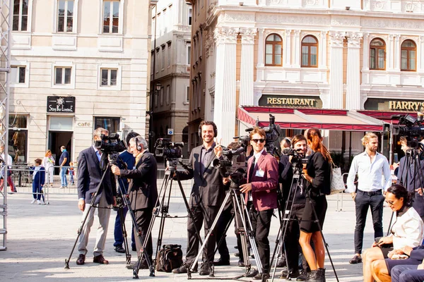 Trieste Italy September Video Operators Install Video Cameras Tripod Shooting — Stok fotoğraf