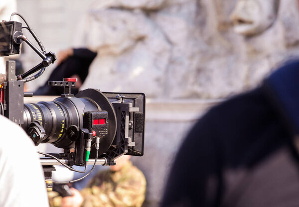 Профессиональная настройка цифровых фотоаппаратов на наружной съемочной площадке
