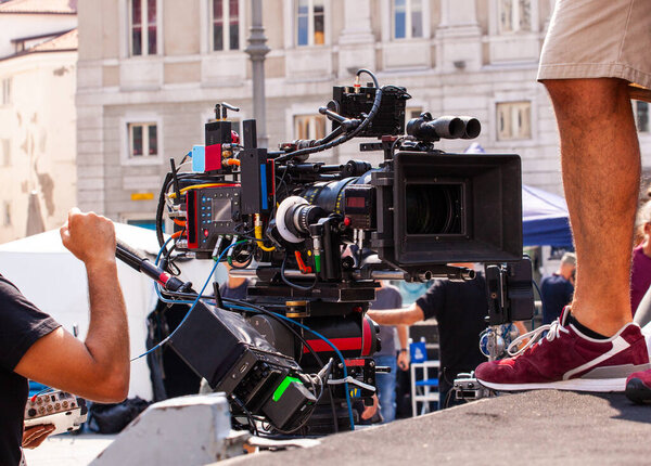 Профессиональная настройка цифровых фотоаппаратов на наружной съемочной площадке
