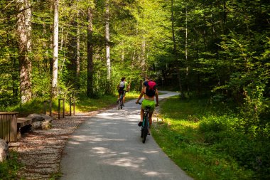 Bohinj, Slovenya - Ağustos 04: Dağ bisikleti sürücüleri 04 Ağustos 2019