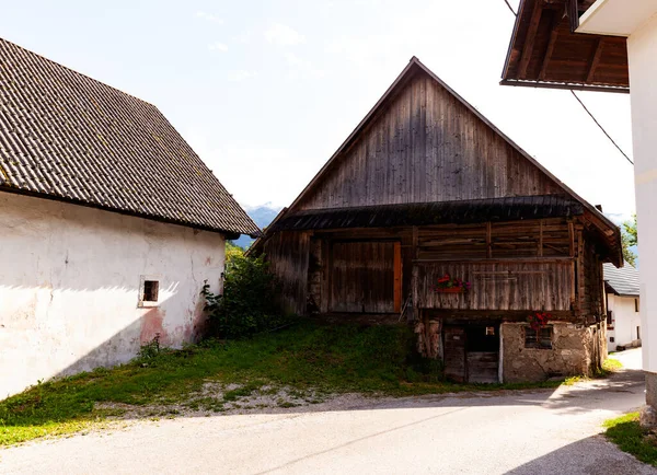 Άποψη Του Σλοβενικού Σαλέ Στη Μικρή Πόλη Stara Fuzina Κοντά — Φωτογραφία Αρχείου