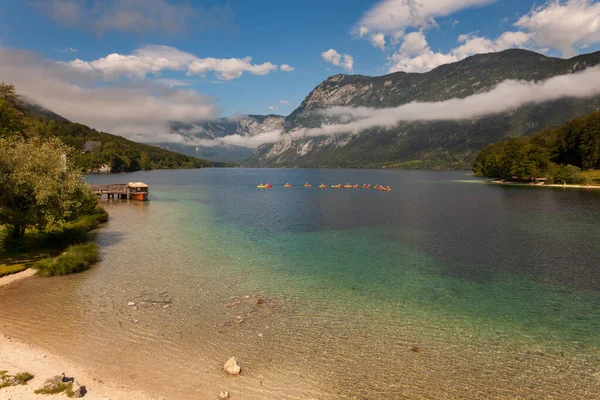 Gente Che Kayak Nel Lago Bohinj Slovenia — Foto Stock