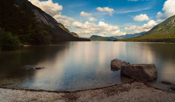 슬로베니아에서 호수의 율리우스 알프스의 — 스톡 사진