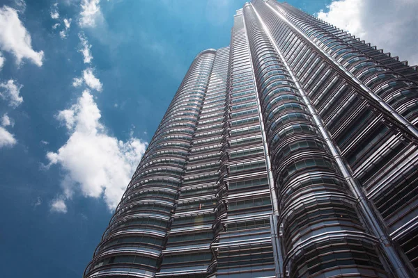 Futuristic metal skyscraper — Stock Photo, Image