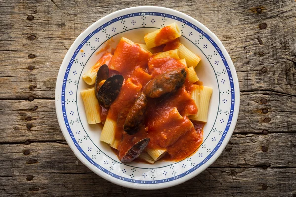 Pasta with stuffed mussels and tomato sauce — Stock Photo, Image