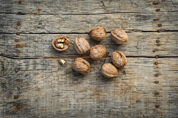 Nueces crudas frescas —  Fotos de Stock