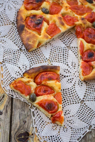 Italienska focaccia bröd — Stockfoto