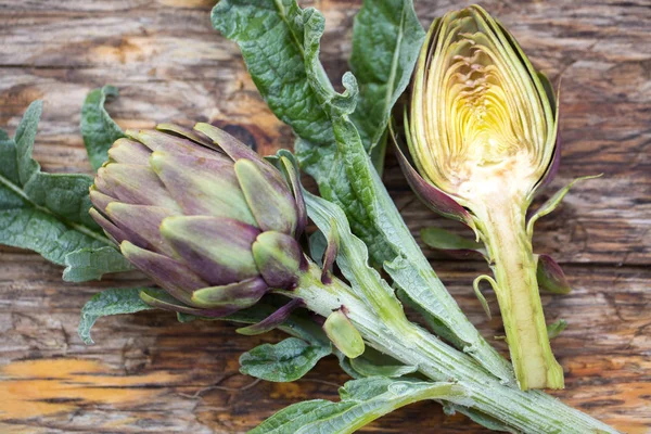 Fresh raw artichokes — Stock Photo, Image