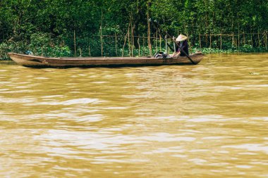 Vietnam ünlü Mekong Nehri boyunca yelken tekne