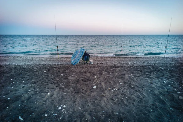 Angeln bei Sonnenuntergang in Nerja, Andalusien — Stockfoto