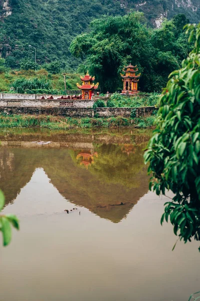 Вьетнамский храм в Нин Бинь — стоковое фото