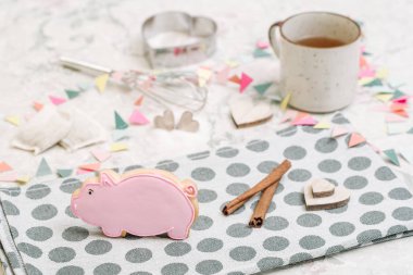 Şirin el hayvan şeklinde kurabiye yapımı