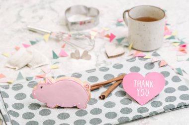 Şirin el hayvan şeklinde kurabiye yapımı