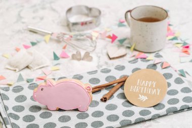 Şirin el hayvan şeklinde kurabiye yapımı