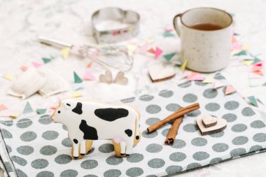 Şirin el hayvan şeklinde kurabiye yapımı