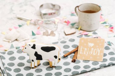 Şirin el hayvan şeklinde kurabiye yapımı