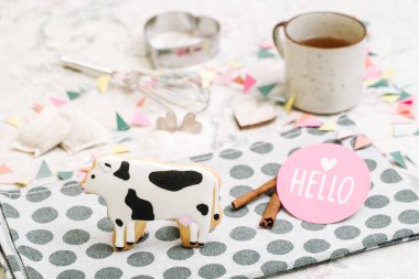 Şirin el hayvan şeklinde kurabiye yapımı