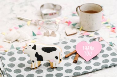 Şirin el hayvan şeklinde kurabiye yapımı