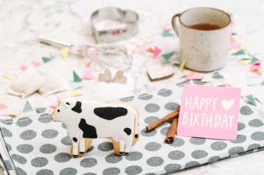 Şirin el hayvan şeklinde kurabiye yapımı