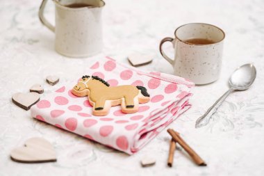 Şirin el hayvan şeklinde kurabiye yapımı