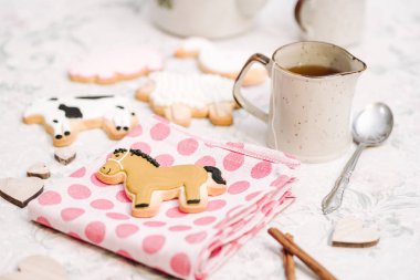 Şirin el hayvan şeklinde kurabiye yapımı