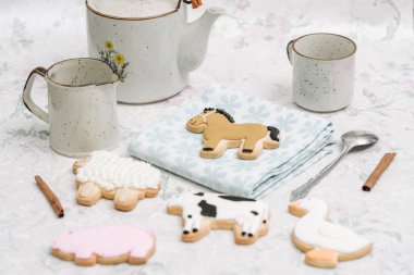 Şirin el hayvan şeklinde kurabiye yapımı