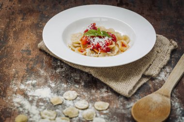 Ev Orecchiette makarna yaptı.