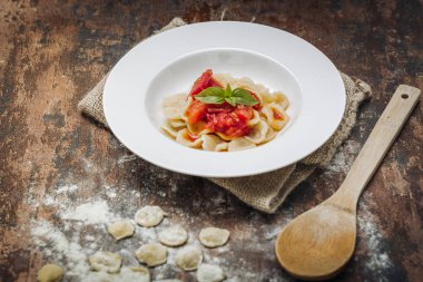 Ev Orecchiette makarna yaptı.