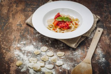 Ev Orecchiette makarna yaptı.