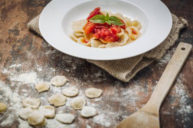 Ev Orecchiette makarna yaptı.