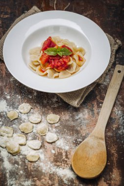 Ev Orecchiette makarna yaptı.