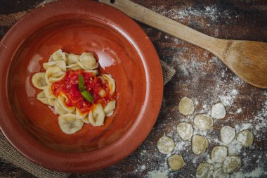 Ev Orecchiette makarna yaptı.