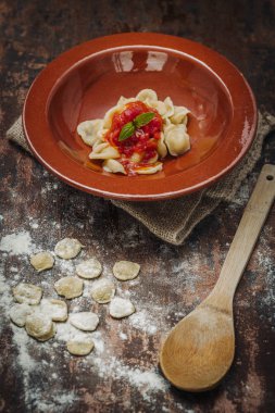 Ev Orecchiette makarna yaptı.