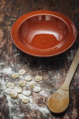 Ev Orecchiette makarna yaptı.