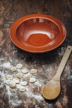 Ev Orecchiette makarna yaptı.