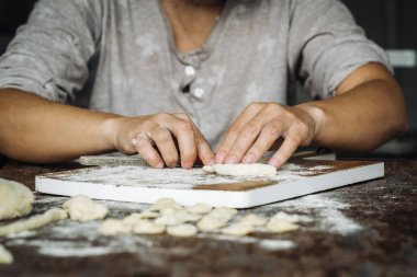Ev Orecchiette makarna yaptı.